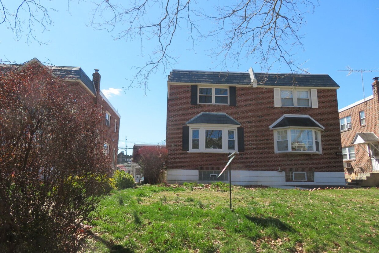 Primary Photo - 3018 Teesdale St