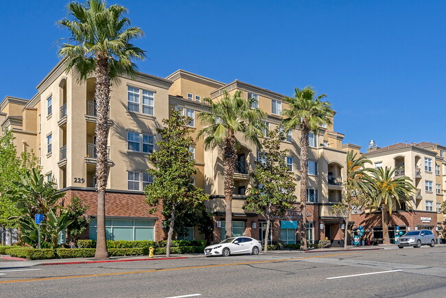 Building Photo - Pinnacle at Fullerton