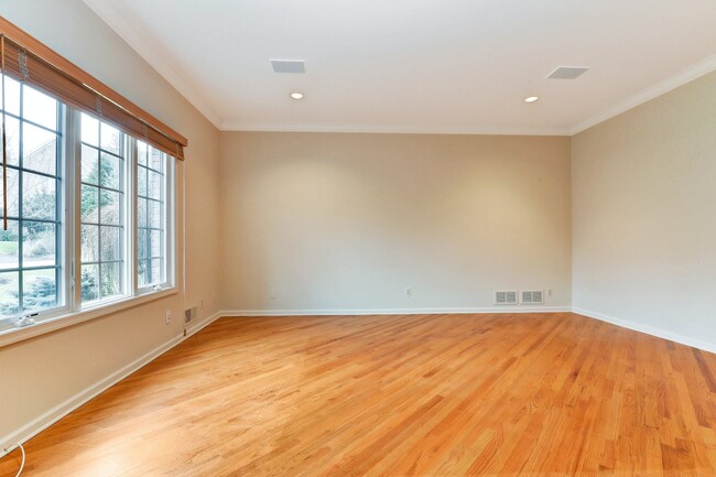 Building Photo - 60 Village Dr