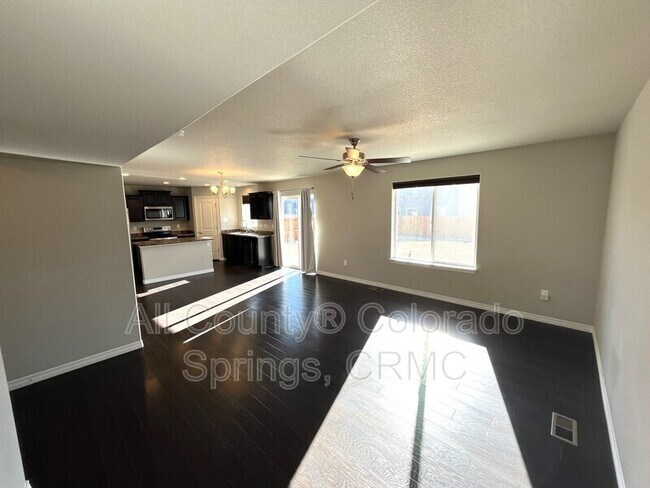 Foto del edificio - 6173 Nash Dr