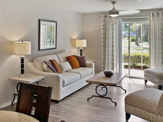 Building Photo - Crestview at Oakleigh Apartments