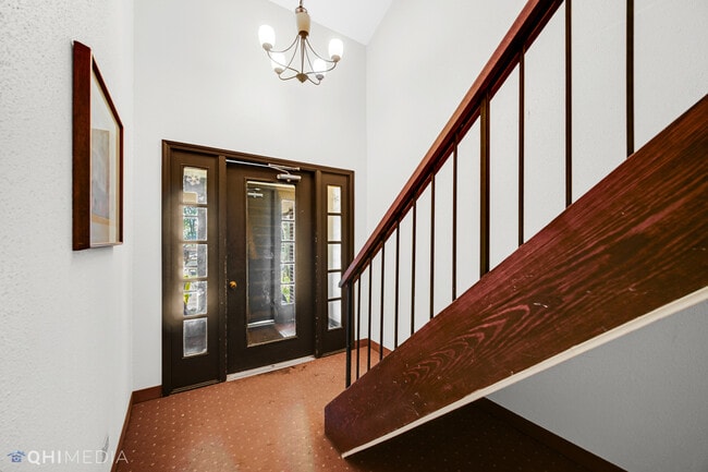 Building Photo - 920 Surrey Dr