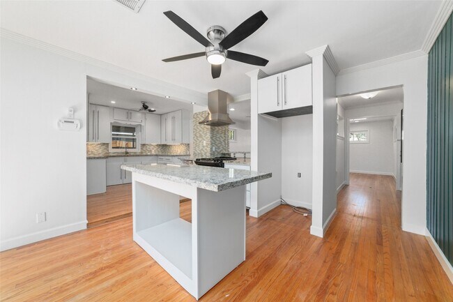 Foto del edificio - 4415 Merwin St