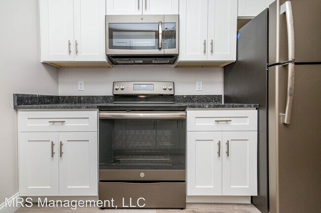 Building Photo - 114 Sylvan St