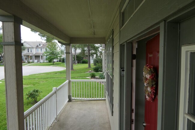 Building Photo - 2114 Vlg Xing Trl