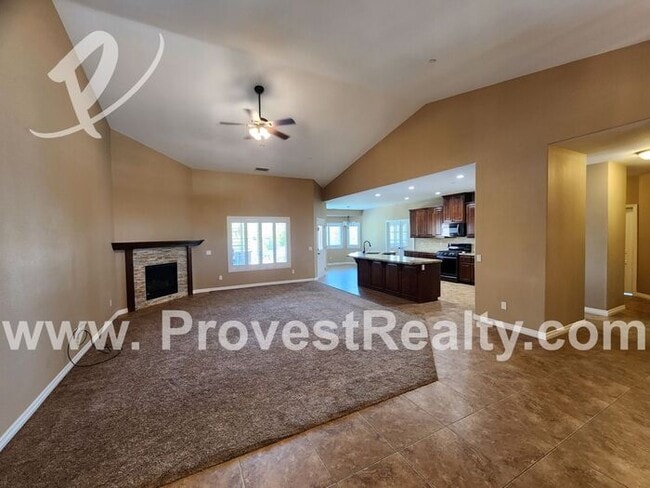 Building Photo - RARE 4 Bed, 3 Bath Apple Valley Home(+ Bon...
