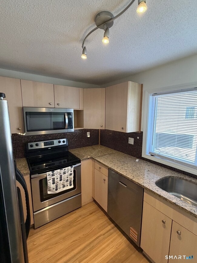 Foto del edificio - 1243 East St