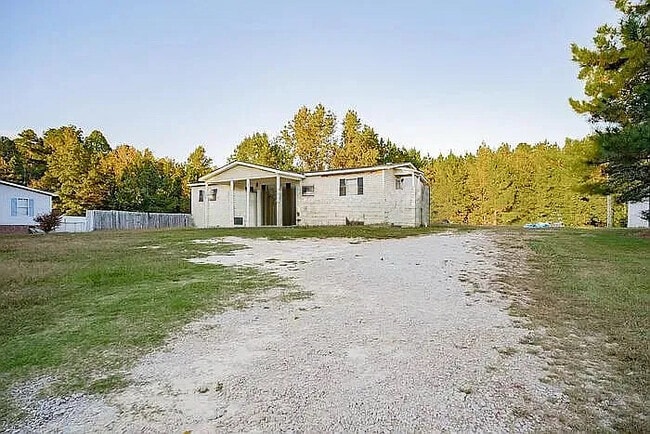 Building Photo - 117 E River Rd