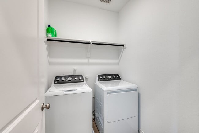 Building Photo - Brand New 3 bd / 2.5 ba Townhouse in Mansf...