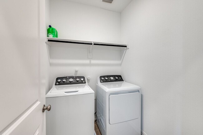 Foto del edificio - Brand New 3 bd / 2.5 ba Townhouse in Mansf...