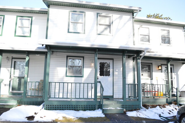 Building Photo - 27 Maple St