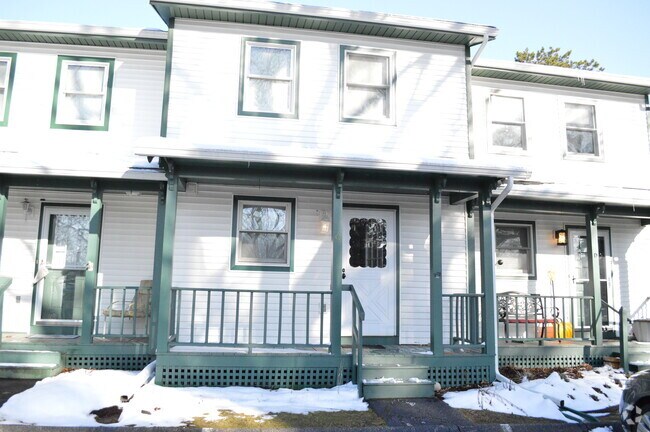 Building Photo - 27 Maple St