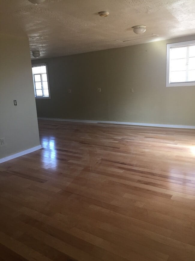 Building Photo - 518 W Loveland Ave