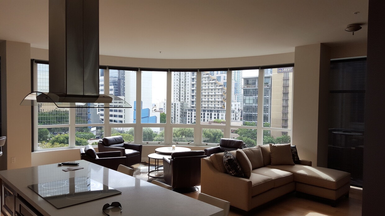 Southwest corner views with curved windows - 350 W Ash St