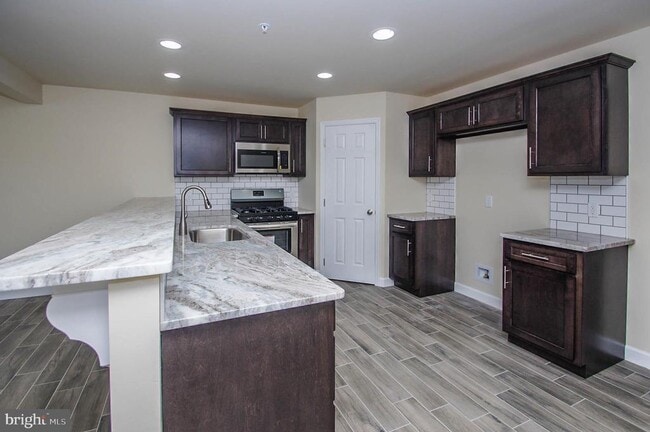 Building Photo - 520 Arietta Ct