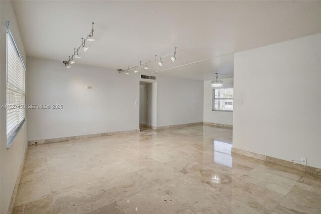 Foto del edificio - 121 Golden Isles Dr