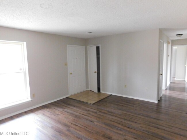 Foto del edificio - 5431 Nail Rd