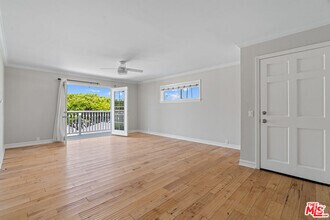 Building Photo - 2438 5th St
