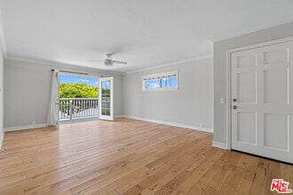 Building Photo - 2438 5th St