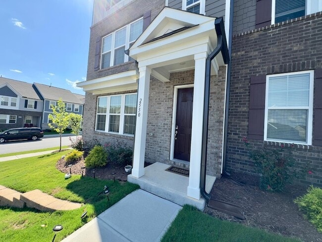 Building Photo - 2550 Frg Vlg Wy