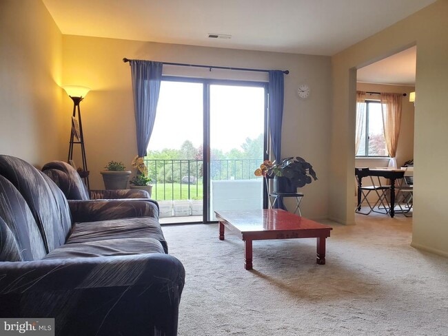 Building Photo - 1100 Lisadale Cir