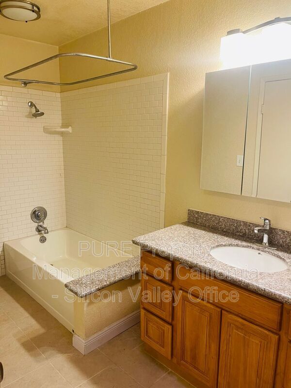 Foto del edificio - 4658 W Campbell Ave