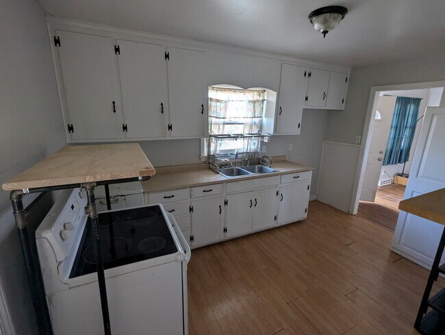 Foto del edificio - 1018 Willowbrook Dr