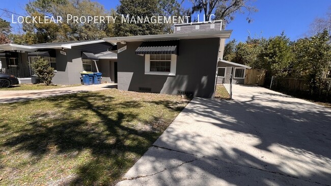 Foto del edificio - 9049 Jefferson Ave