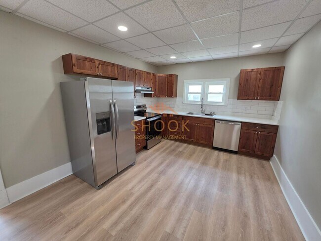 Foto del edificio - **MOVE-IN SPECIAL** Centrally Located and Remodeled 4BR Home