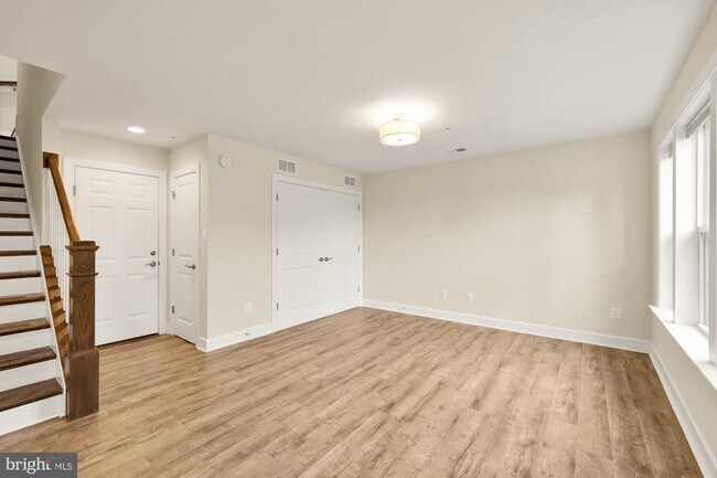 Foto del edificio - 4707 Van Buren St