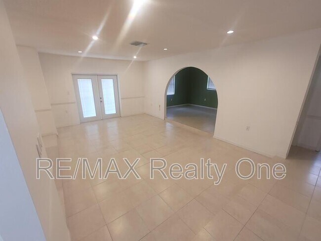 Foto del edificio - 3270 N Stirrup Dr