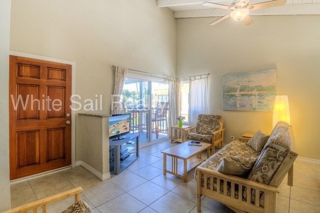 Building Photo - 2 bed 2 bath 1 car at Balboa Pier