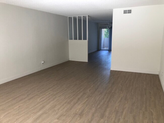 Building Photo - 6741 S Springpark Ave