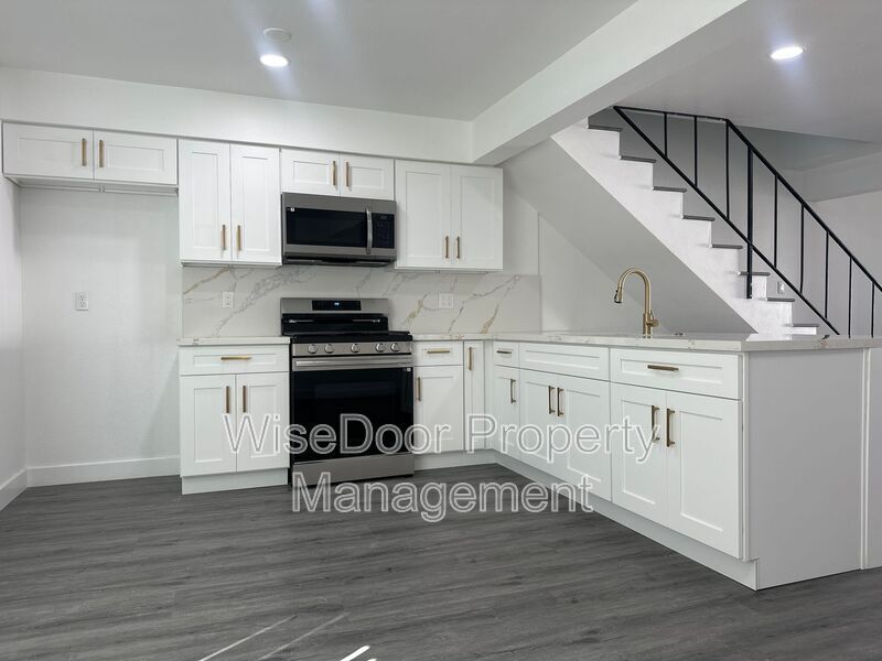 Photo - 1810 E Adams Ave