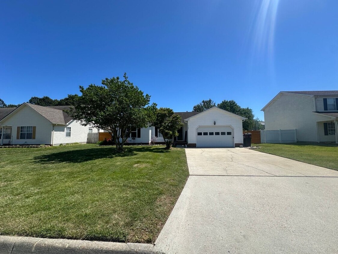 Foto principal - 3BR / 2BA with Garage Close to Dam Neck in...