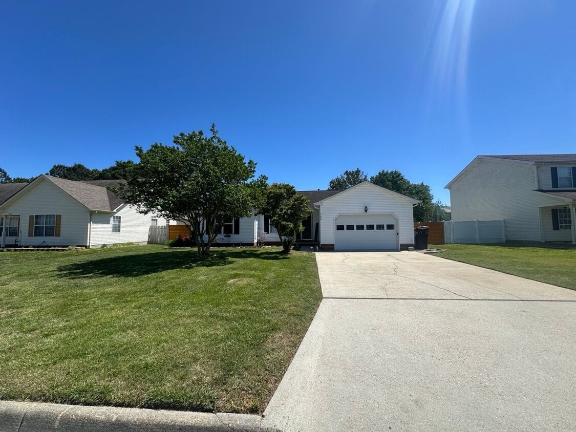 Primary Photo - 3BR / 2BA with Garage Close to Dam Neck in...