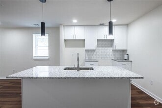 Building Photo - 450 Paines Ave NW