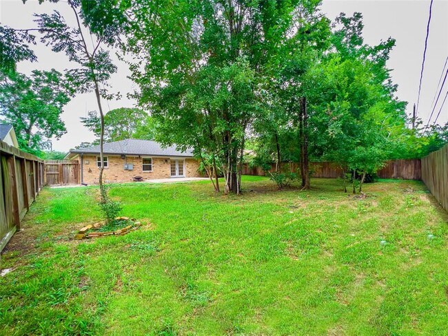Foto del edificio - 5923 Dawnridge Dr