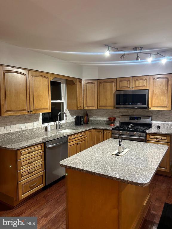 Foto del edificio - 8 Delaware Dr