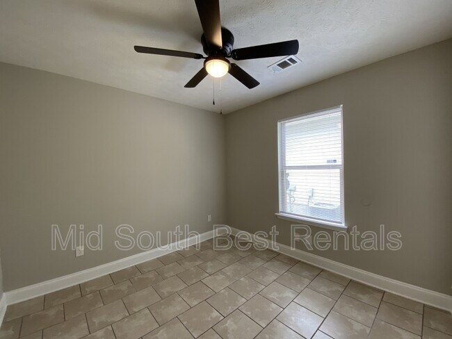 Building Photo - 320 Bellewood Ln