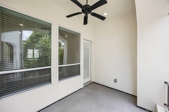 Building Photo - 719 Leverkuhn St