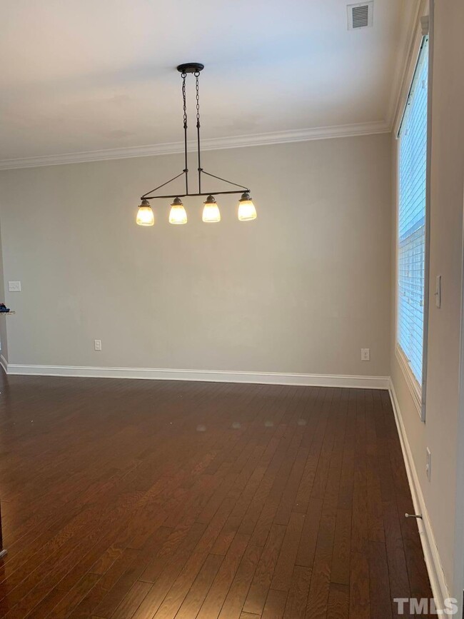 Building Photo - 4216 Vallonia Dr