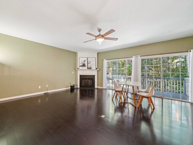 Foto del edificio - 3 Bedroom Townhome in the Heart of Dulth
