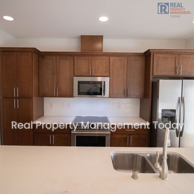 Foto del edificio - Beautiful 2 bed & 2.5 bath condo in Kent!!