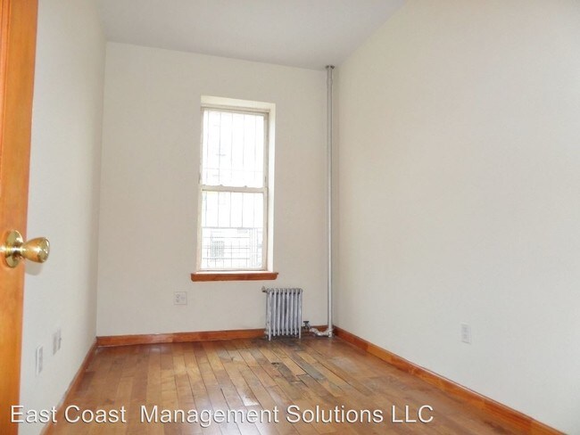 Foto del edificio - 304 Tompkins Ave