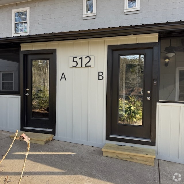 Apartment entrance to secure enclosed screened porch - 512 Macon Hwy