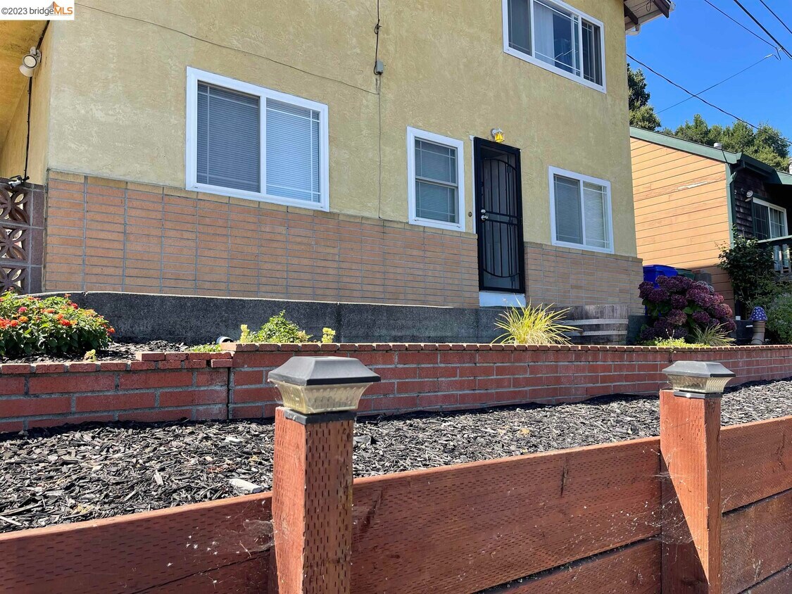 1617 Francis St, Crockett, CA 94525 Townhome Rentals in Crockett CA