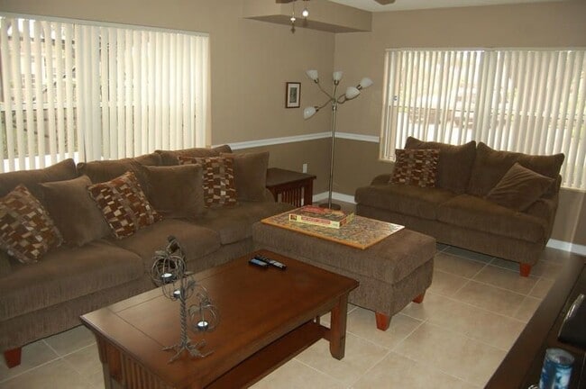 Building Photo - 25 Bedford Ct