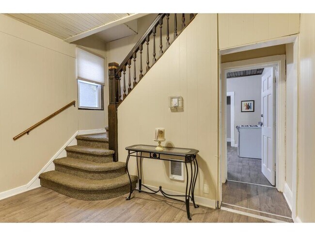 Shared Common Space - 778 Winslow Ave