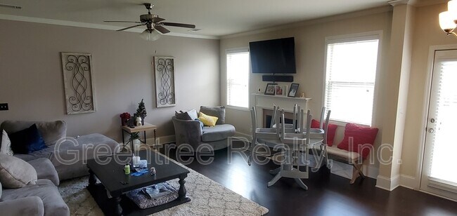 Foto del edificio - 1114 Pebble Creek Ln